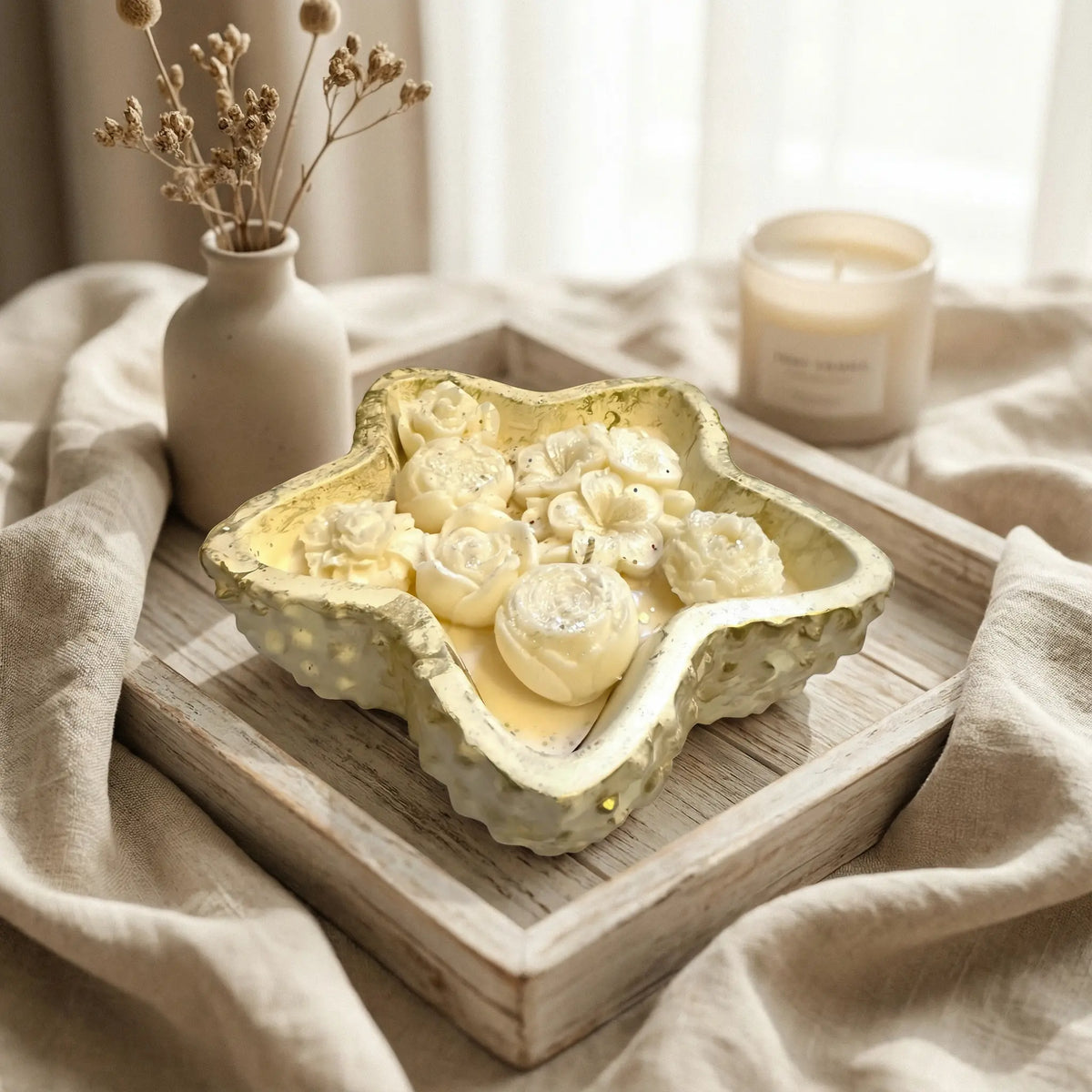 ⭐ Christmas Star Candle – White & Gold Luxury Soy Wax with Floral Melts Earth Scent Candles