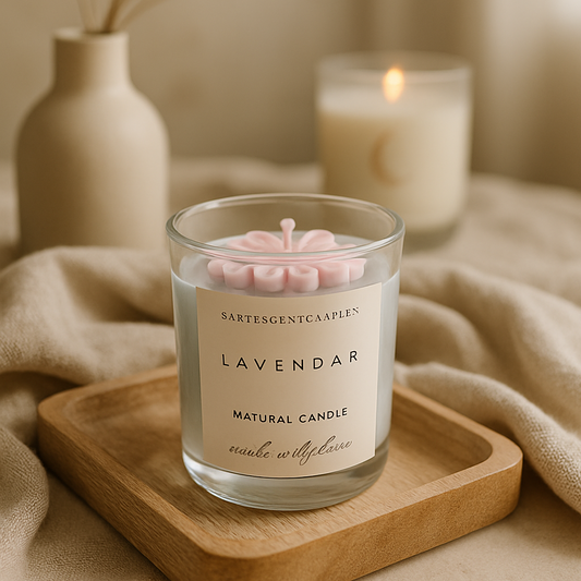 Custom luxury glass soy candle with personalized wax color and 3D handcrafted wax flowers - شمع صويا يدوي ملون