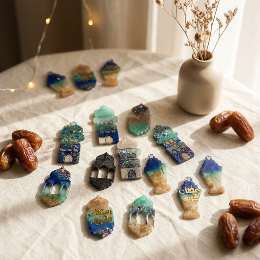 Personalized resin Fanoos keychain with gold name Egypt - ميدالية فانوس بالاسم